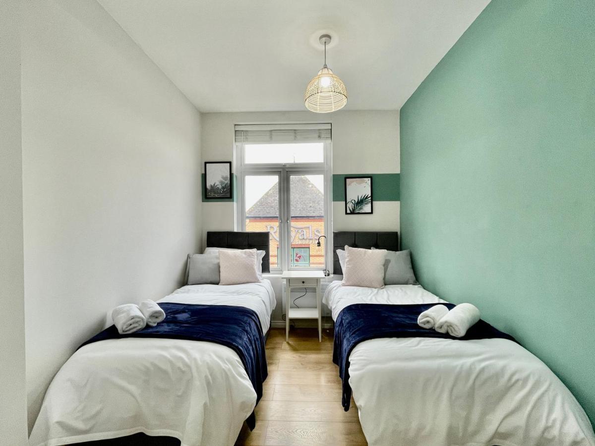 Appartamento City Centre Gem In Southend Near The Beach, Station And Parking Esterno foto