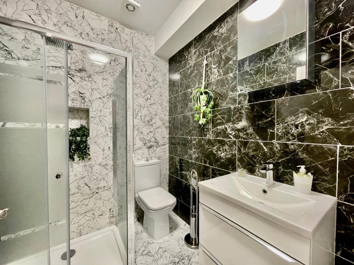 Appartamento City Centre Gem In Southend Near The Beach, Station And Parking Esterno foto