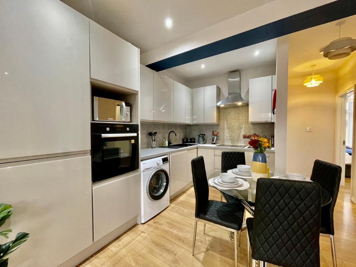 Appartamento City Centre Gem In Southend Near The Beach, Station And Parking Esterno foto